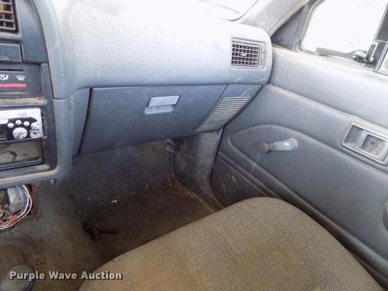 image for item DC7232 1989 Toyota pickup truck