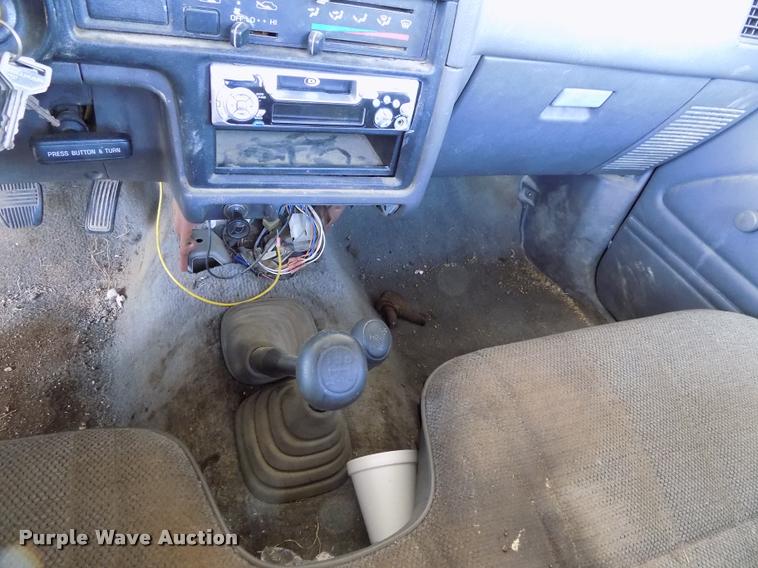 image for item DC7232 1989 Toyota pickup truck