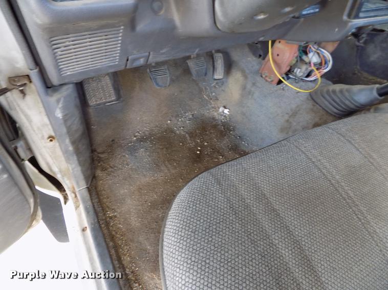 image for item DC7232 1989 Toyota pickup truck