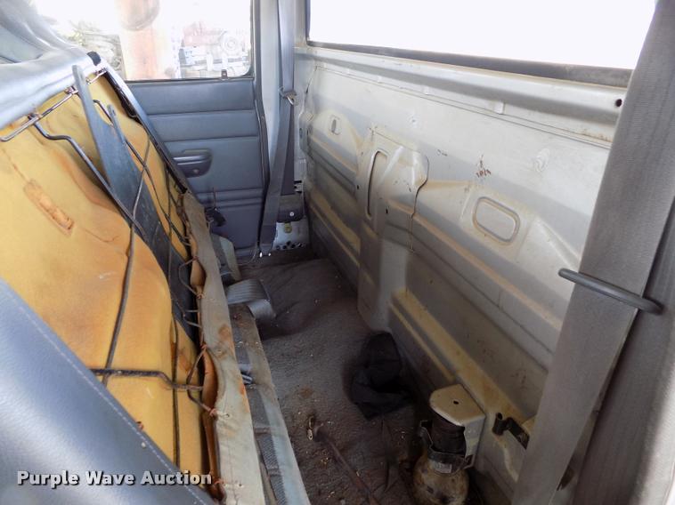 image for item DC7232 1989 Toyota pickup truck