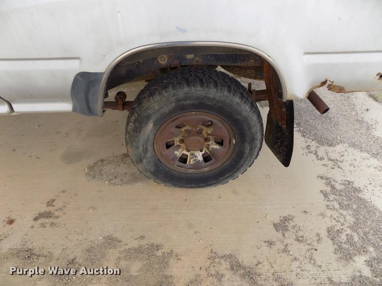 image for item DC7232 1989 Toyota pickup truck
