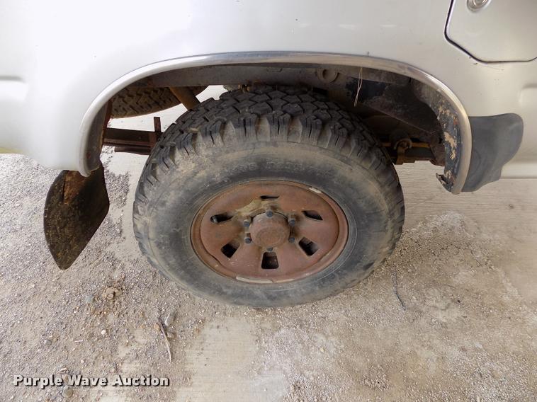 image for item DC7232 1989 Toyota pickup truck