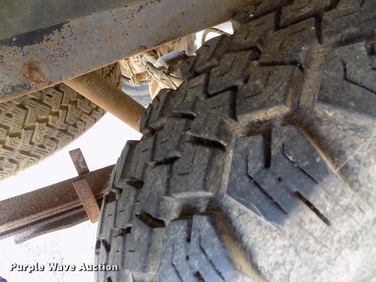 image for item DC7232 1989 Toyota pickup truck