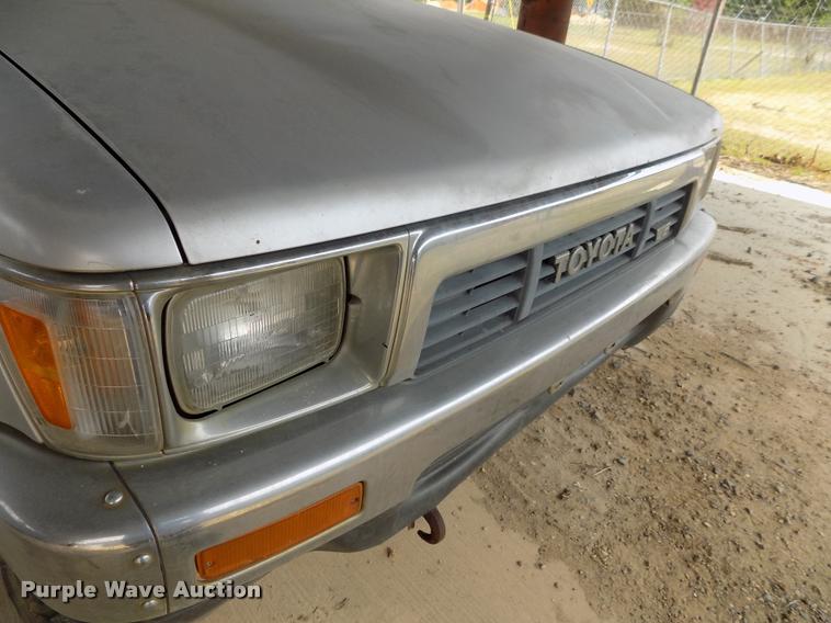 image for item DC7232 1989 Toyota pickup truck