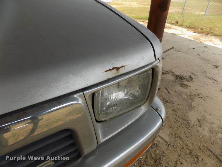 image for item DC7232 1989 Toyota pickup truck