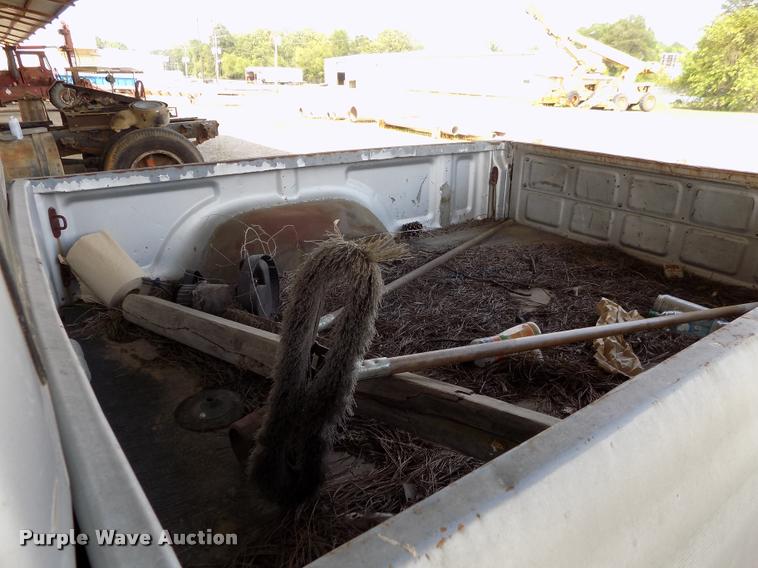 image for item DC7232 1989 Toyota pickup truck