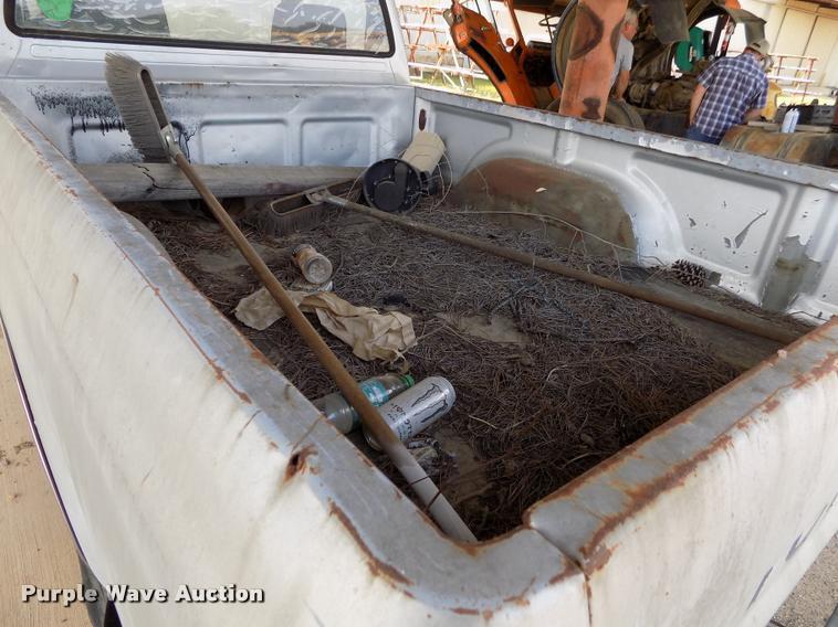 image for item DC7232 1989 Toyota pickup truck