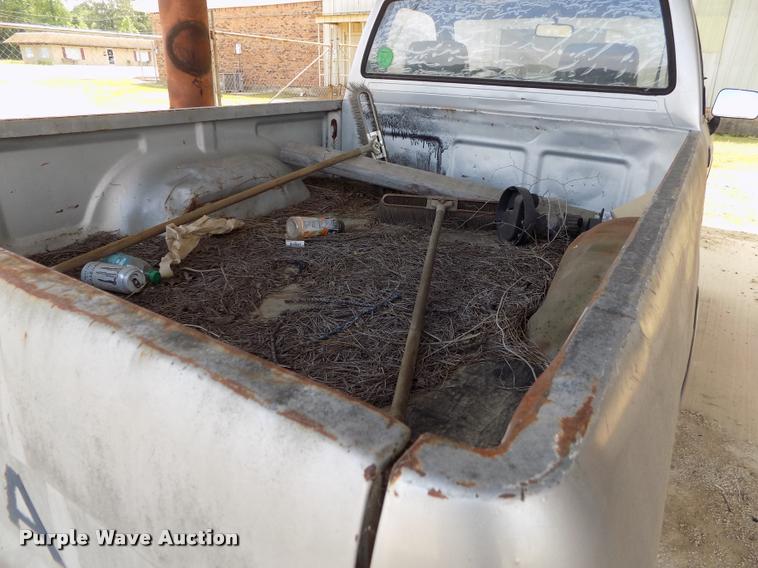 image for item DC7232 1989 Toyota pickup truck