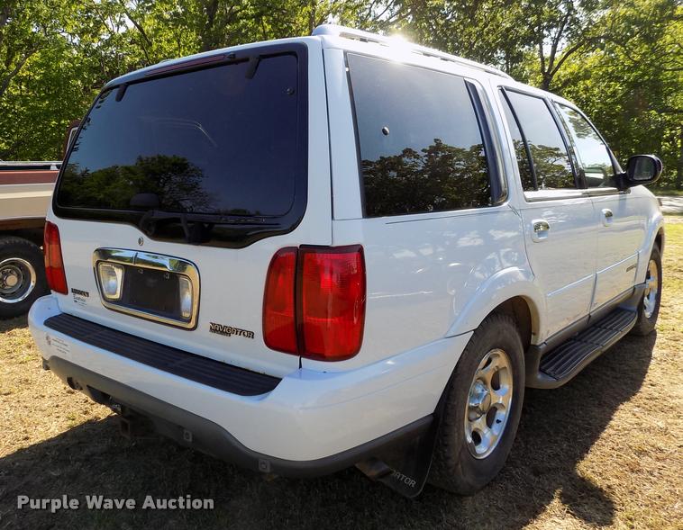 image for item DC7234 2002 Lincoln Navigator SUV