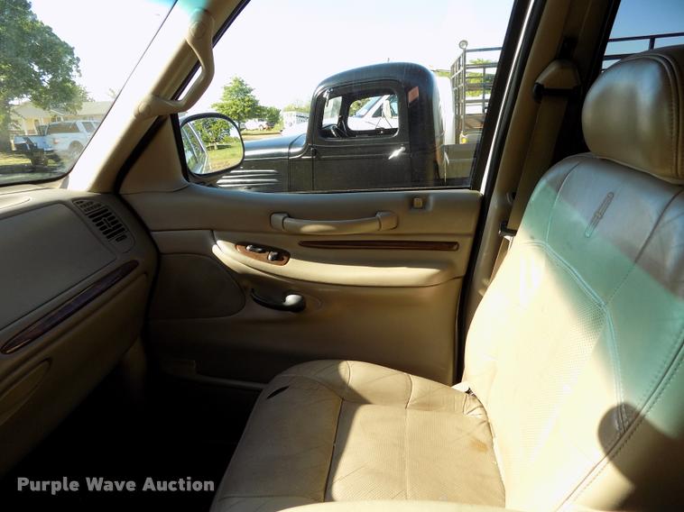 image for item DC7234 2002 Lincoln Navigator SUV