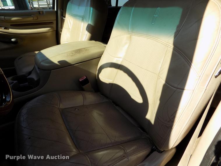 image for item DC7234 2002 Lincoln Navigator SUV