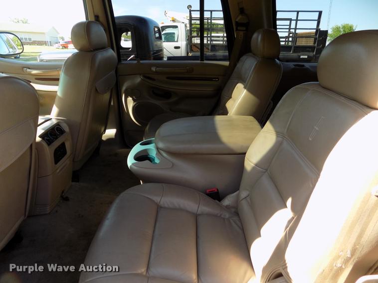 image for item DC7234 2002 Lincoln Navigator SUV