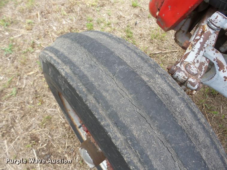 image for item DC7238 Massey-Ferguson 135 tractor