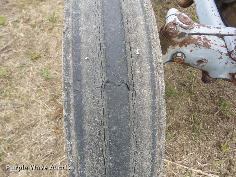 image for item DC7238 Massey-Ferguson 135 tractor