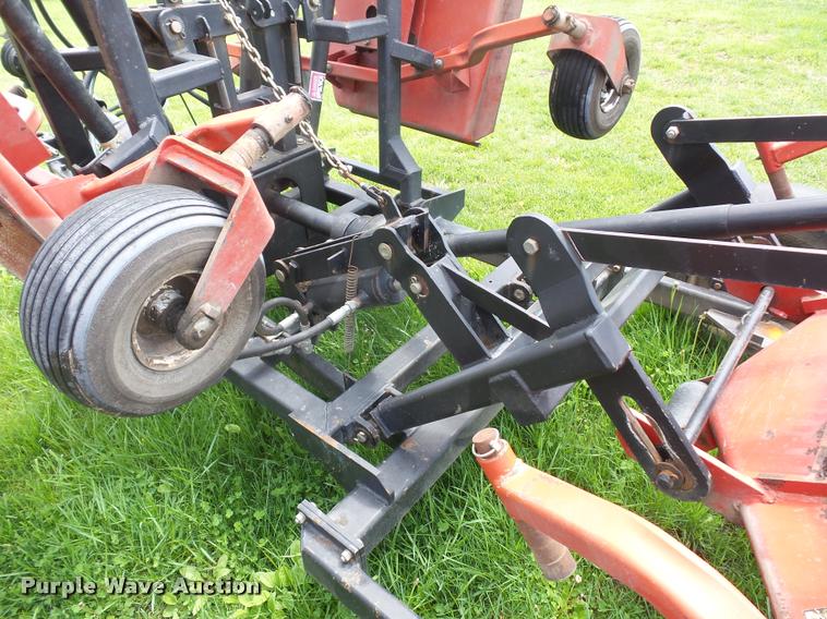 image for item DD9350 Buhler YT650 finish mower