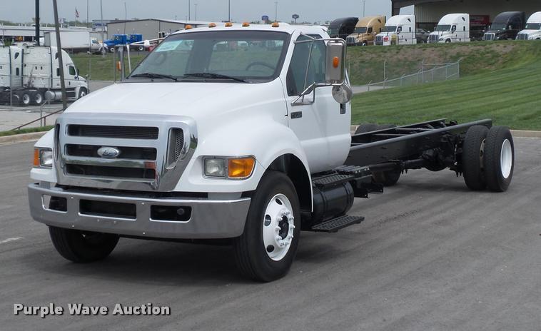 image for item DD9360 2008 Ford F750 truck chassis