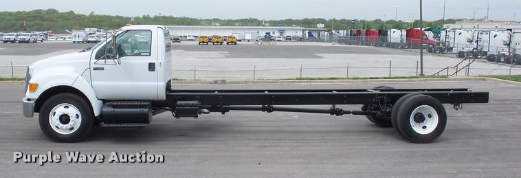 image for item DD9360 2008 Ford F750 truck chassis