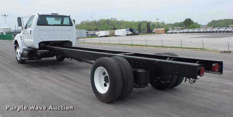 image for item DD9360 2008 Ford F750 truck chassis