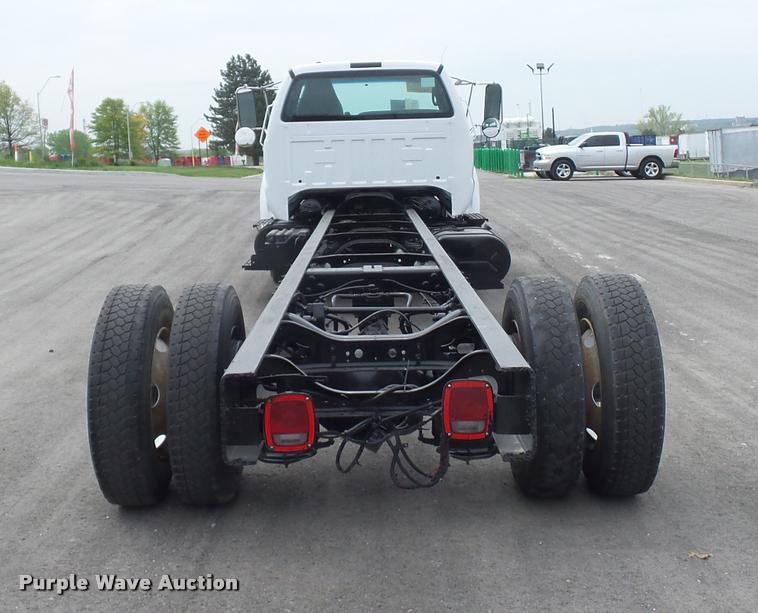 image for item DD9360 2008 Ford F750 truck chassis