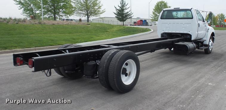 image for item DD9360 2008 Ford F750 truck chassis