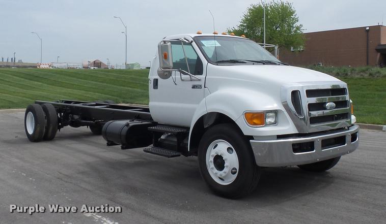 image for item DD9360 2008 Ford F750 truck chassis