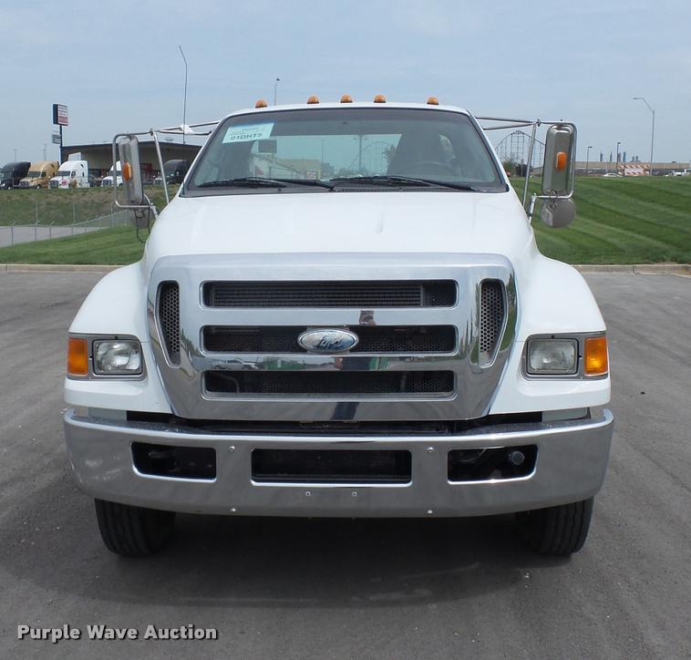 image for item DD9360 2008 Ford F750 truck chassis