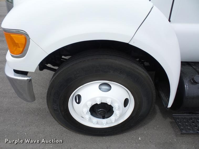 image for item DD9360 2008 Ford F750 truck chassis