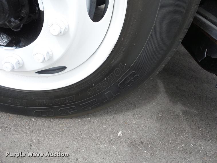 image for item DD9360 2008 Ford F750 truck chassis