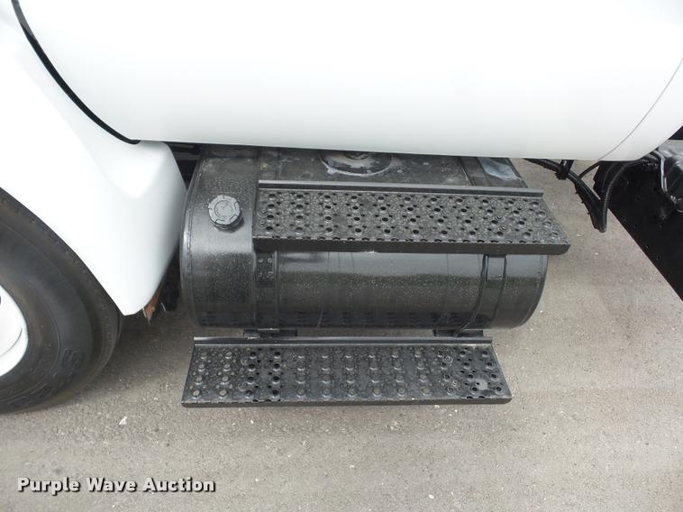 image for item DD9360 2008 Ford F750 truck chassis