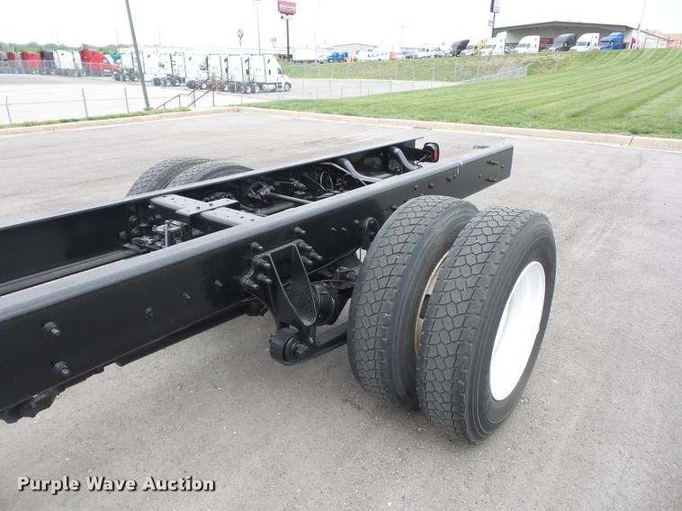 image for item DD9360 2008 Ford F750 truck chassis