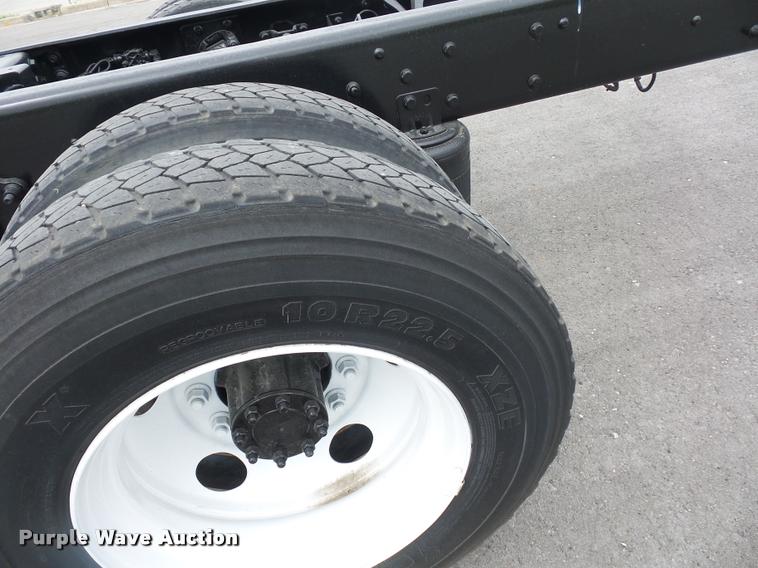 image for item DD9360 2008 Ford F750 truck chassis