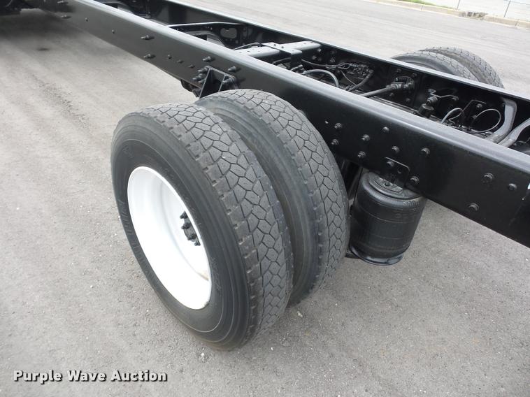 image for item DD9360 2008 Ford F750 truck chassis