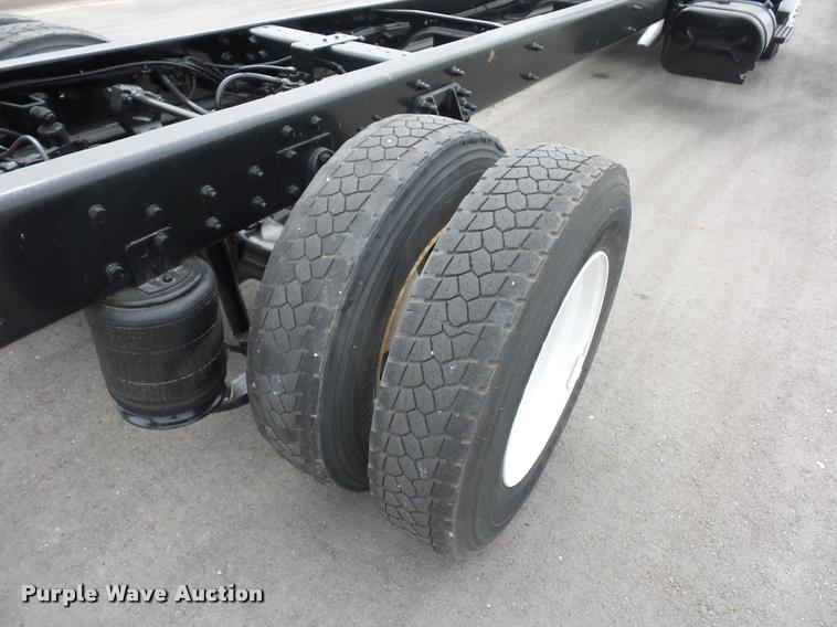 image for item DD9360 2008 Ford F750 truck chassis