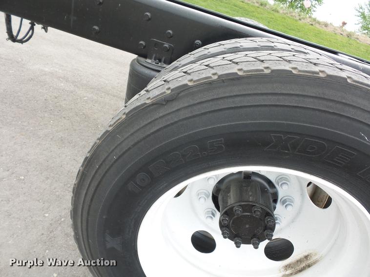 image for item DD9360 2008 Ford F750 truck chassis