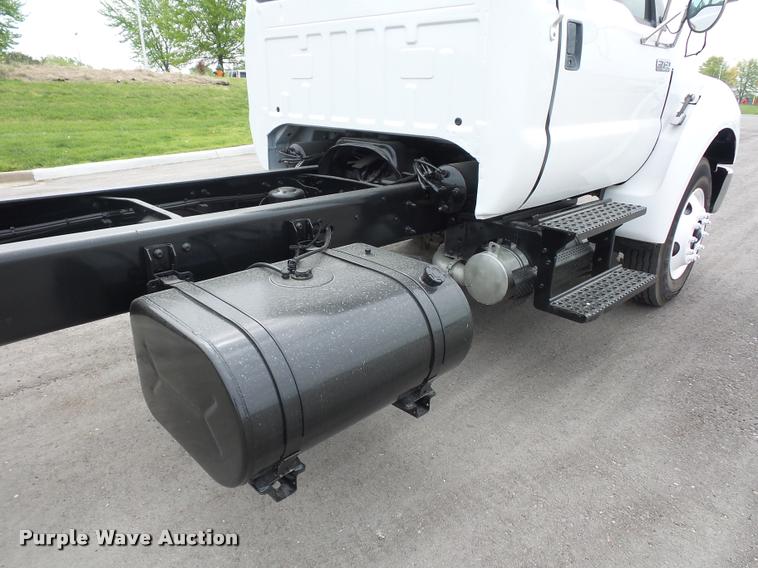 image for item DD9360 2008 Ford F750 truck chassis
