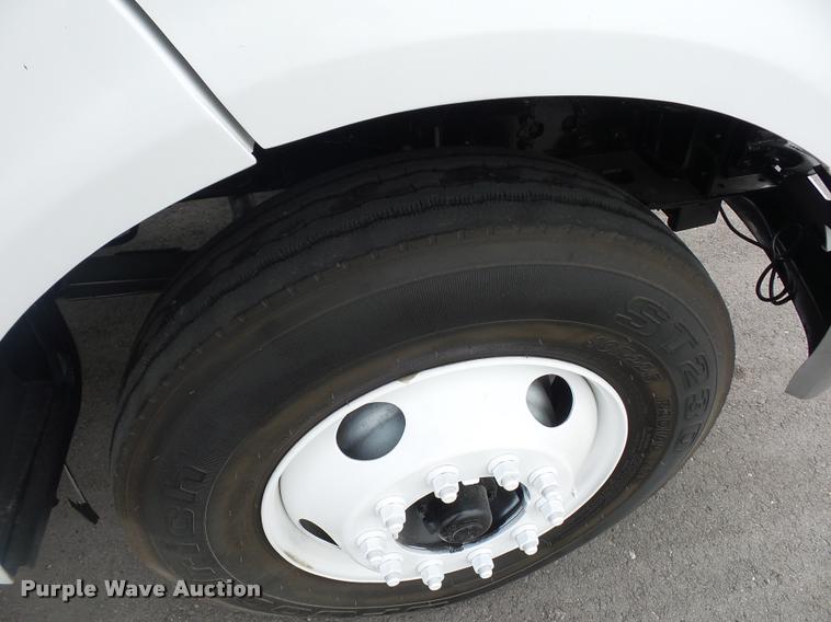 image for item DD9360 2008 Ford F750 truck chassis