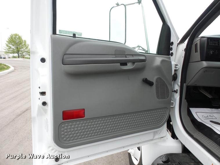 image for item DD9360 2008 Ford F750 truck chassis