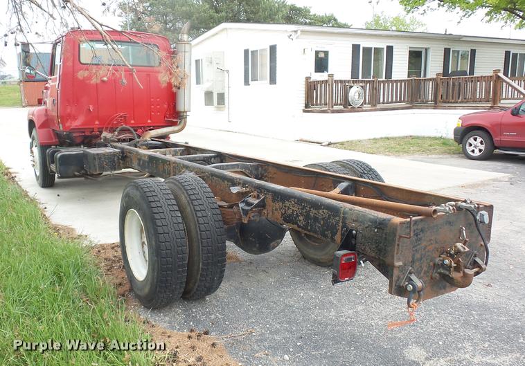 image for item DD9363 1991 Ford LS9000 flatbed truck
