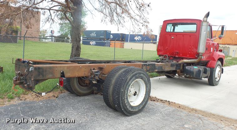 image for item DD9363 1991 Ford LS9000 flatbed truck