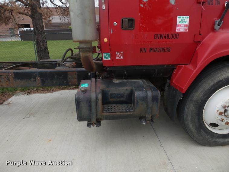 image for item DD9363 1991 Ford LS9000 flatbed truck