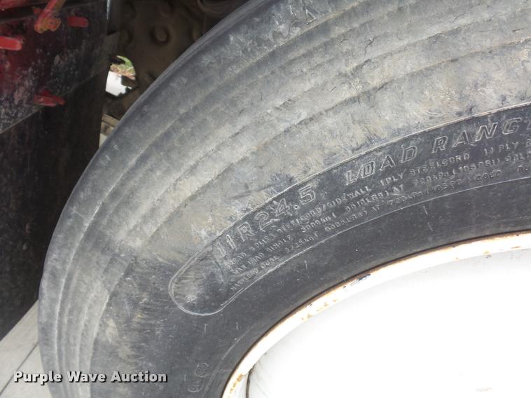 image for item DD9363 1991 Ford LS9000 flatbed truck