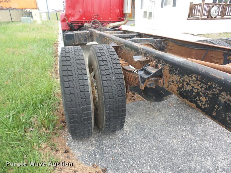 image for item DD9363 1991 Ford LS9000 flatbed truck