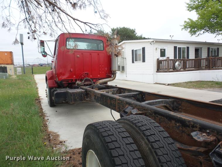 image for item DD9363 1991 Ford LS9000 flatbed truck