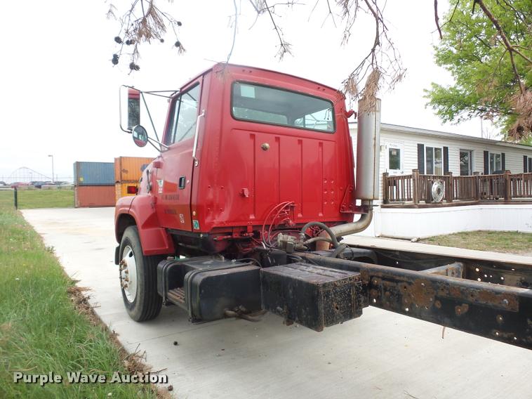 image for item DD9363 1991 Ford LS9000 flatbed truck