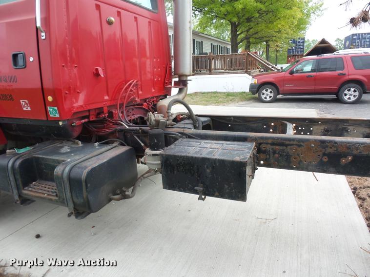 image for item DD9363 1991 Ford LS9000 flatbed truck