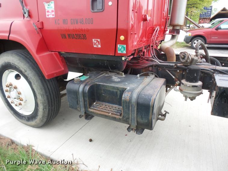 image for item DD9363 1991 Ford LS9000 flatbed truck