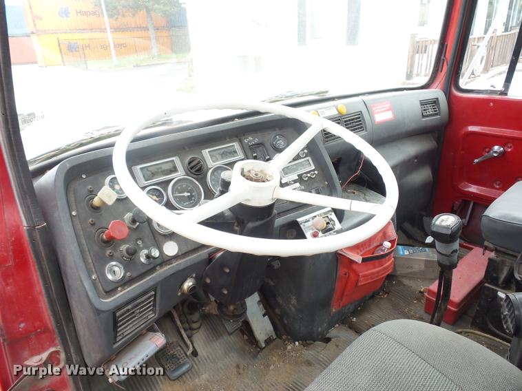 image for item DD9363 1991 Ford LS9000 flatbed truck