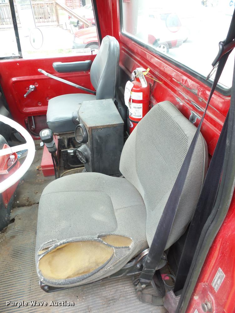 image for item DD9363 1991 Ford LS9000 flatbed truck