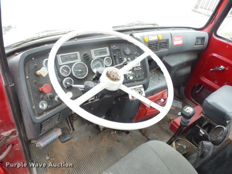 image for item DD9363 1991 Ford LS9000 flatbed truck