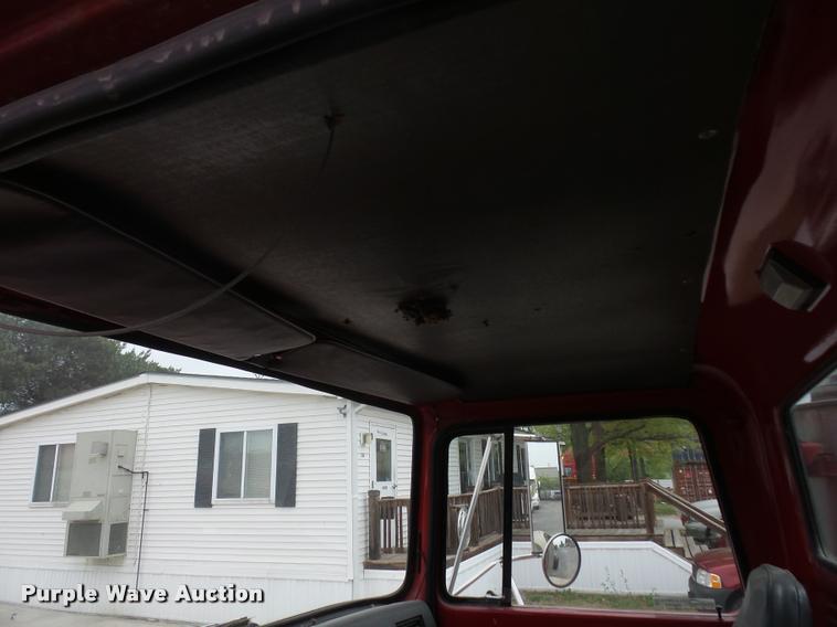 image for item DD9363 1991 Ford LS9000 flatbed truck